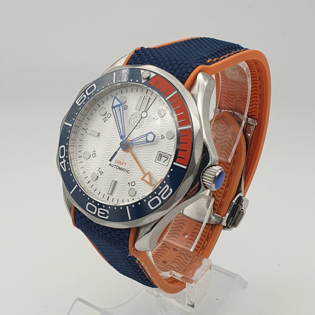 Montre Seiko GMT Mod NH34 - Boîtier Noir, Bracelet Bleu - Automatique - 100m étanche